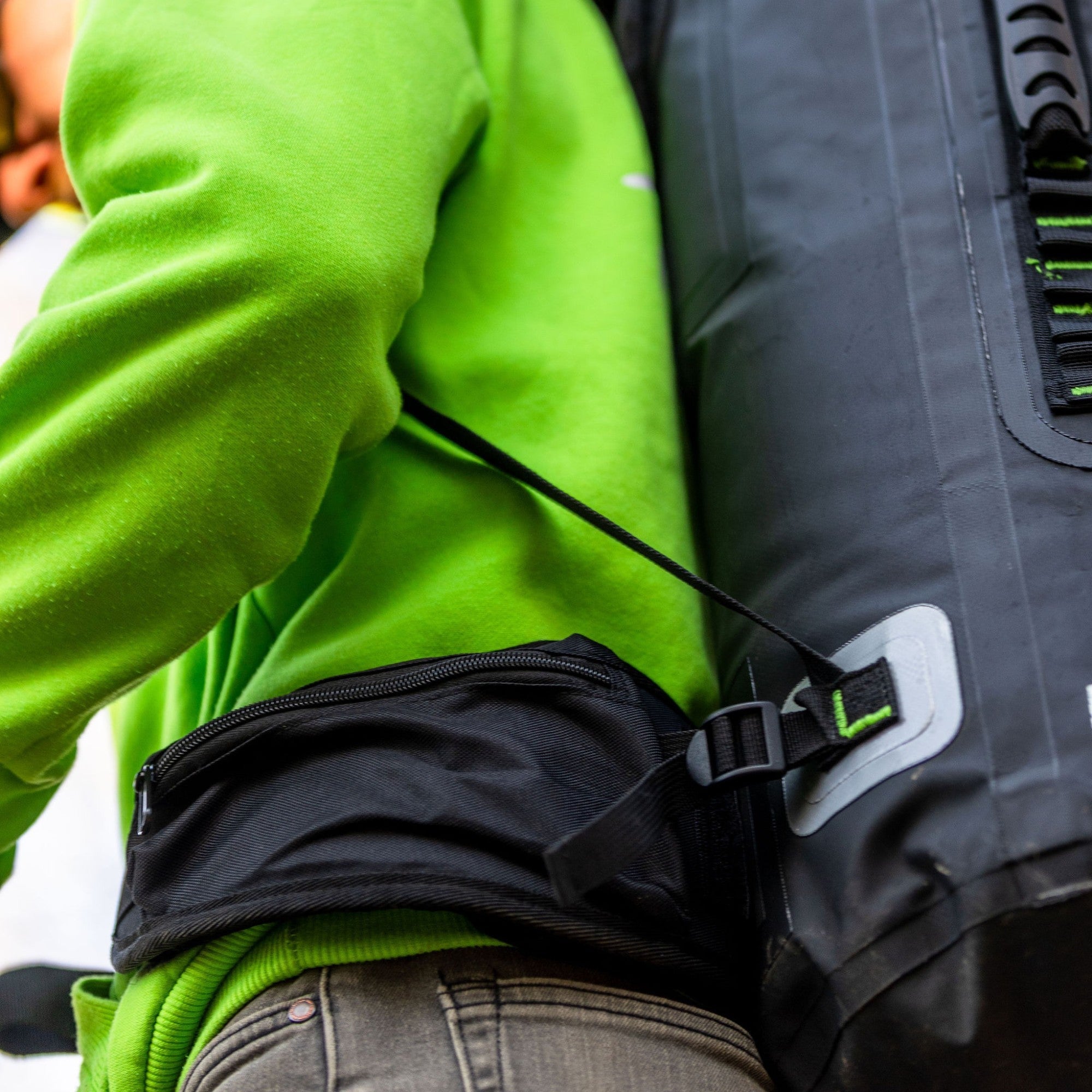 AT102 DryKit Viper - Waterproof Dry Bag Lime 60L - Image 7